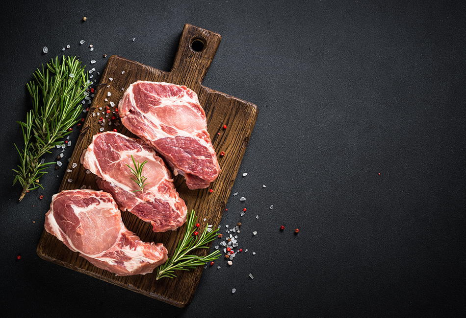 Carnicería Online. Chuletas de cerdo frescas de carnicería en Castellón. Chuletas de cerdo en tabla de corda.